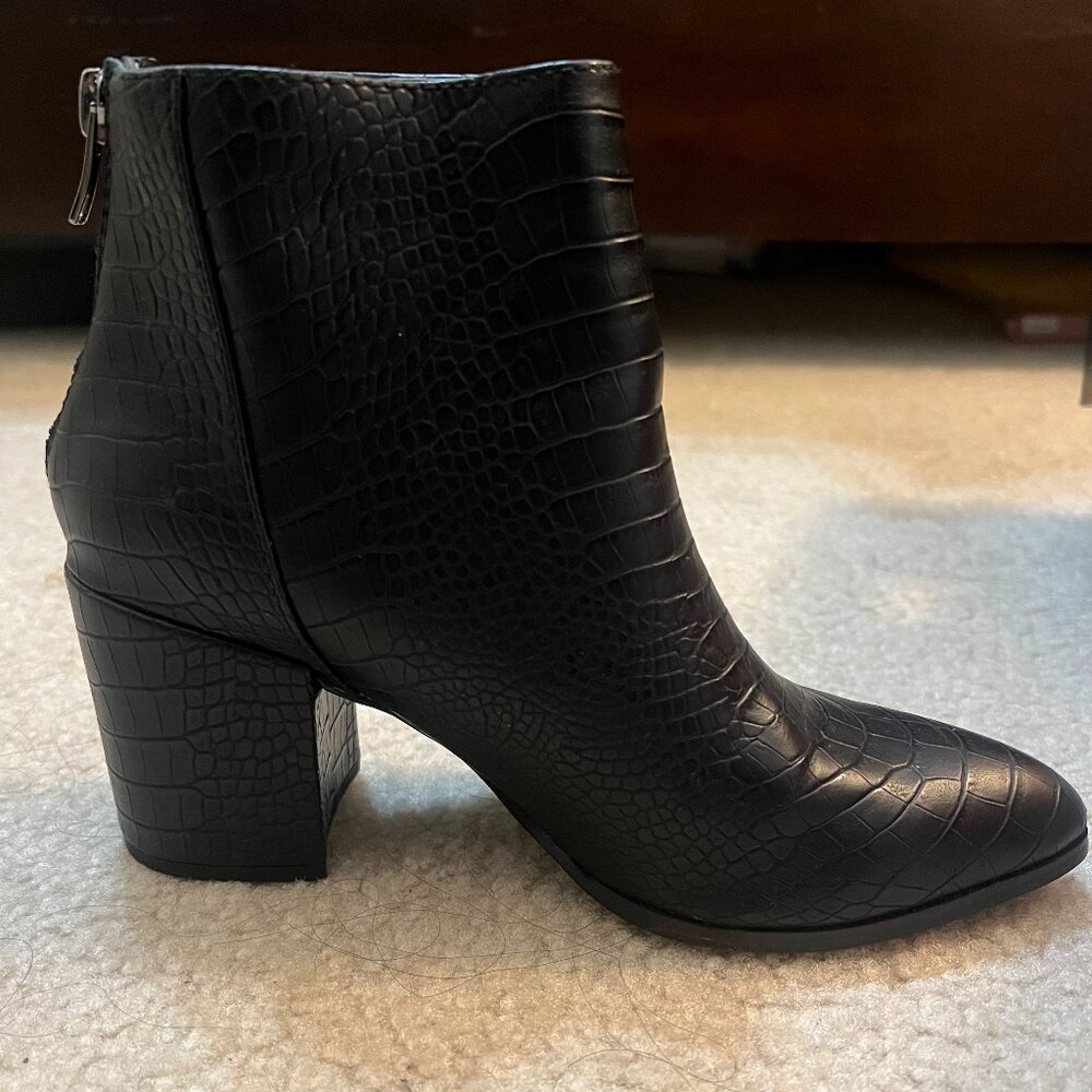 NWT Black Steve Madden Crocodile Ankle Boots/Booties | Size 6.5